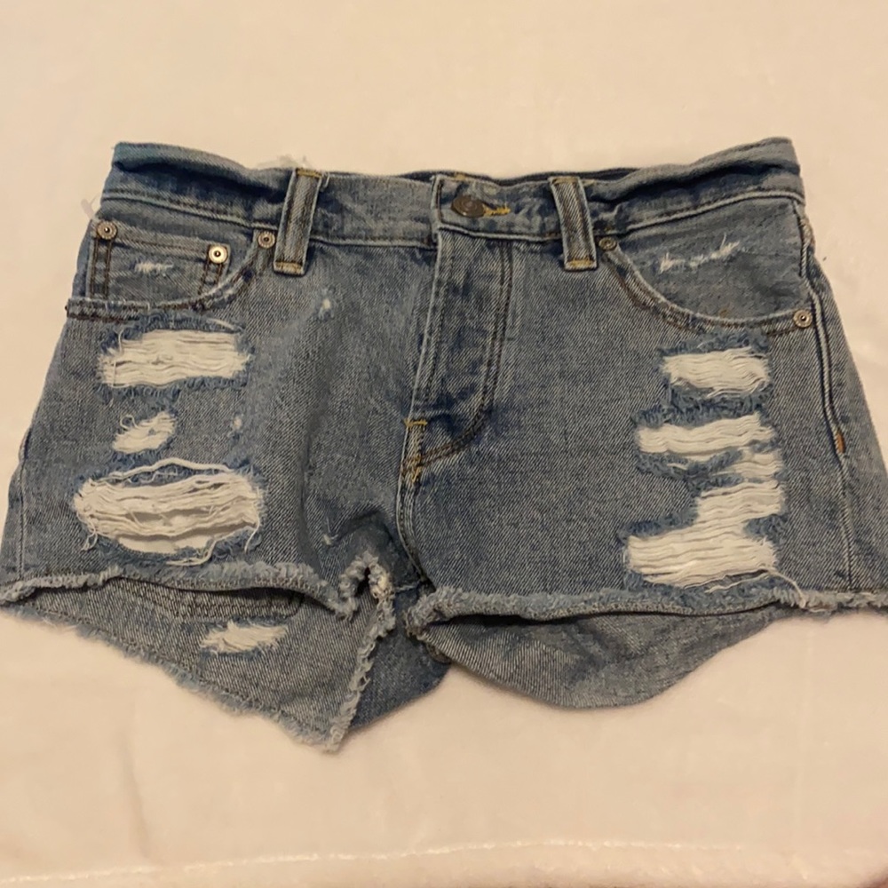 women’s ripped jean shorts
